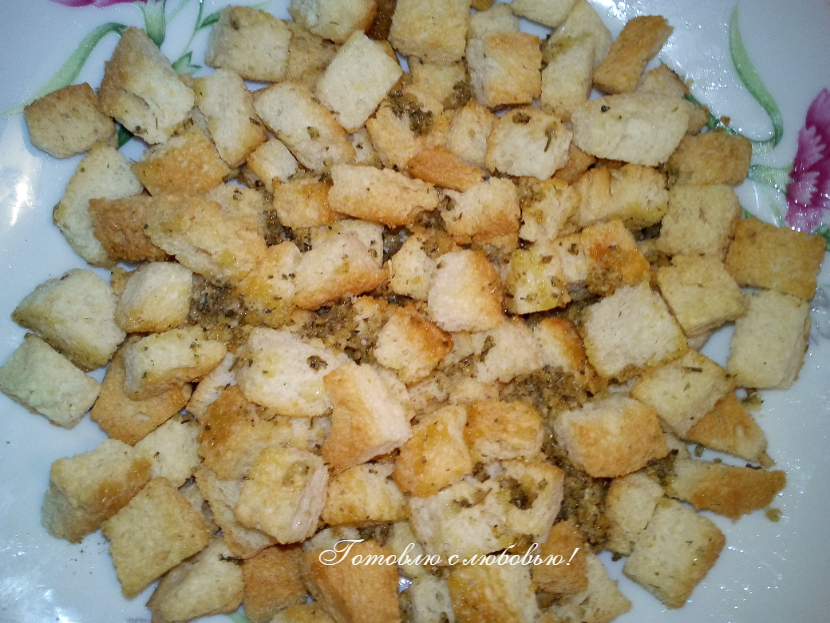 Сухарики с чесноком и ароматными  травами