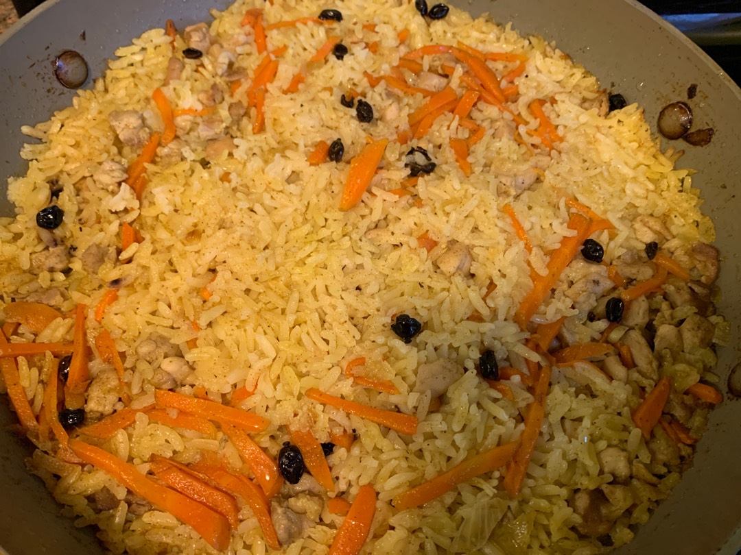 Рис с овощами, барбарисом и индейкой