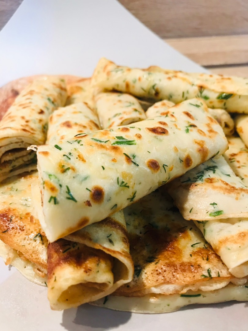 Блинчики с зеленью и сыром