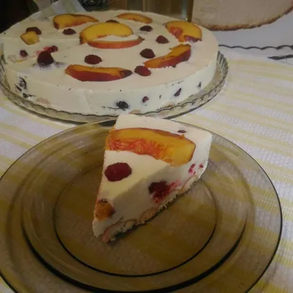 Торт без выпечки творожно - желейный с ягодами