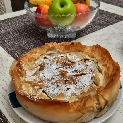 Яблочный пирог из теста фило с орехами