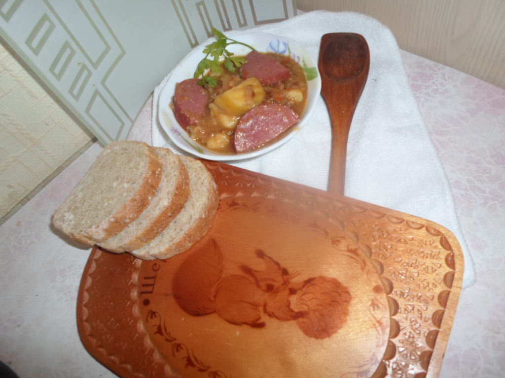 Тушеный картофель с копчёной колбасой