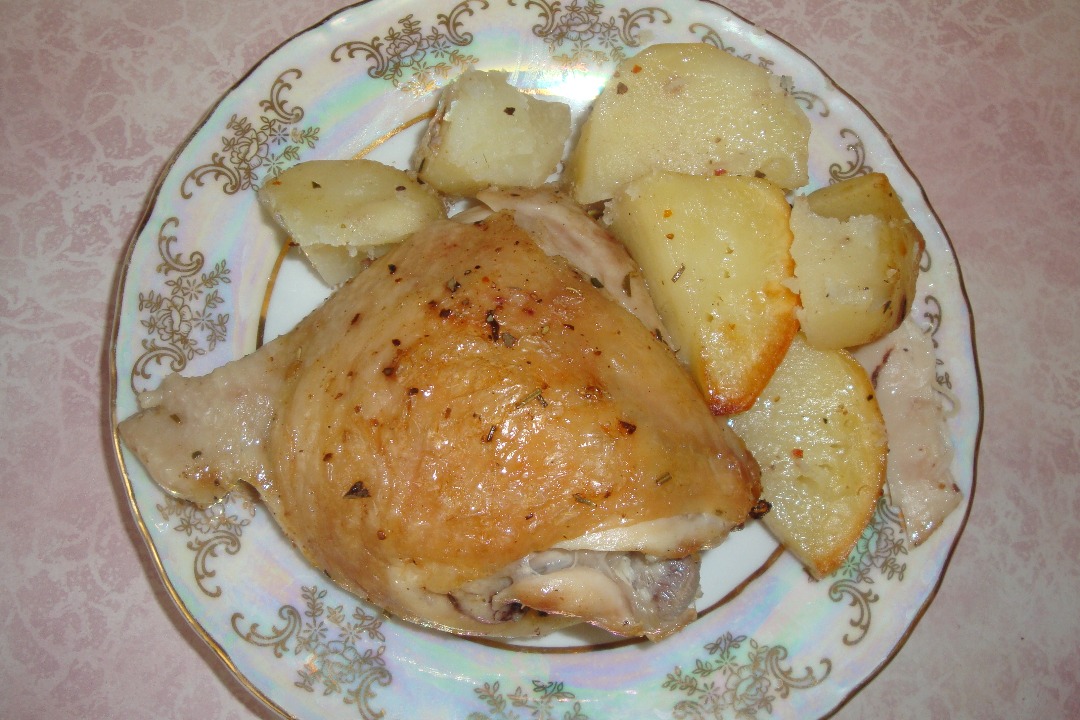 Курица запеченная в рукаве с картошкой в духовке