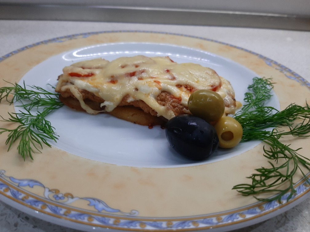 Сочные отбивные на картофельной подушке