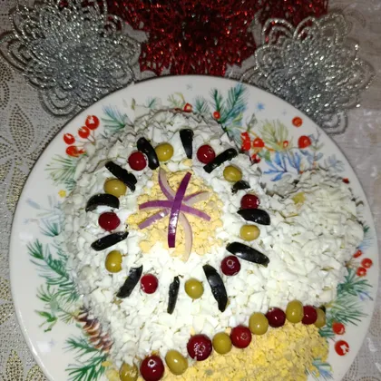 Новогодний салат оливье "Рукавичка"