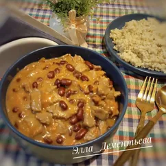 Гуляш из индейки с фасолью