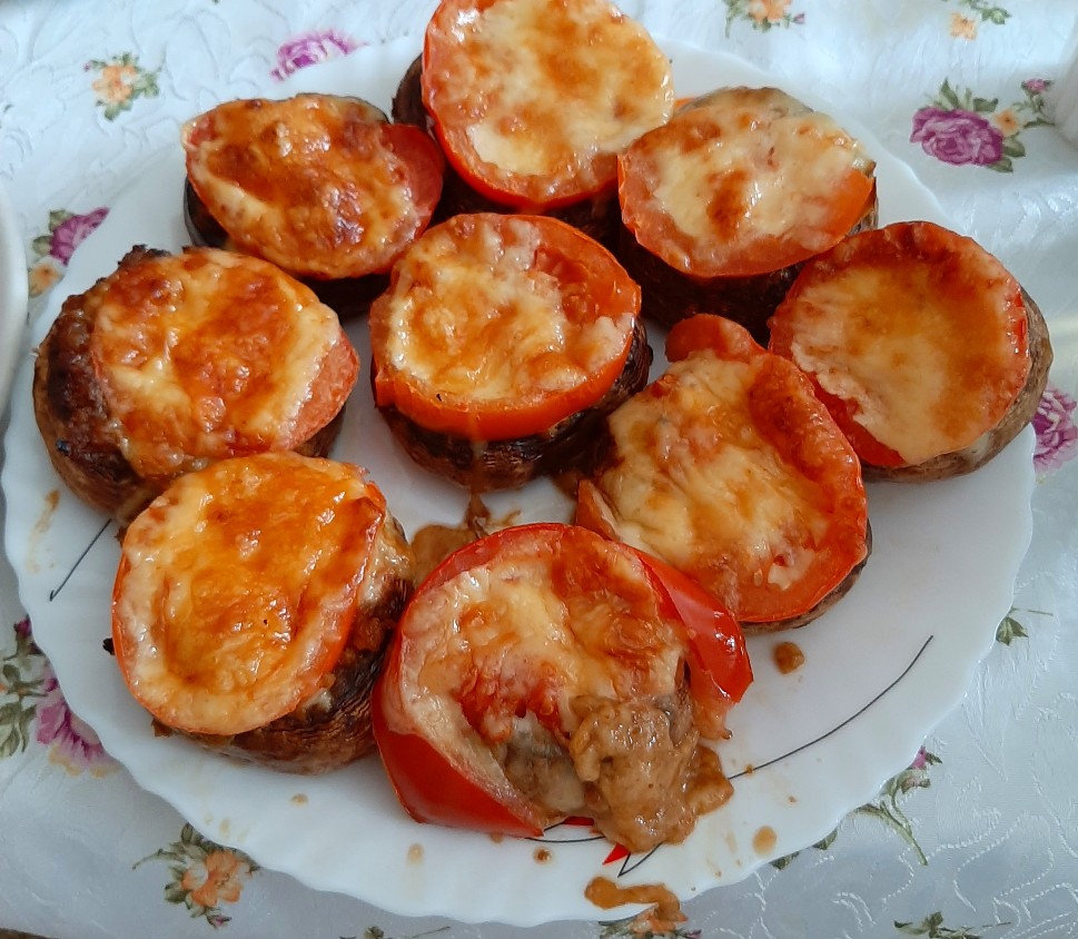 Фаршированные грибы с сыром и беконом - рецепт с фотографиями - Patee. Рецепты