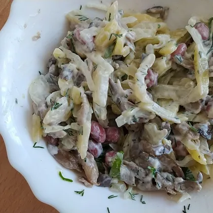 Салат с вёшенками, картофелем и фасолью (веган)