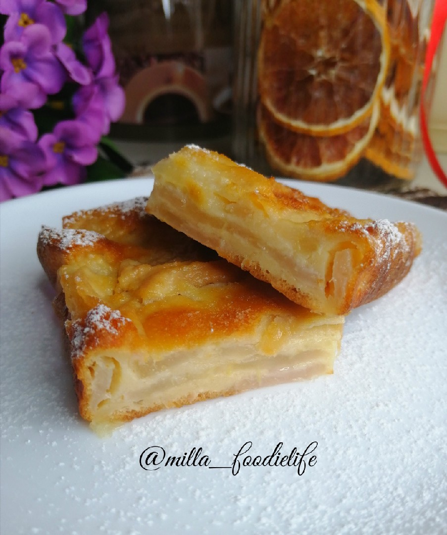 Шарлотка с грушами