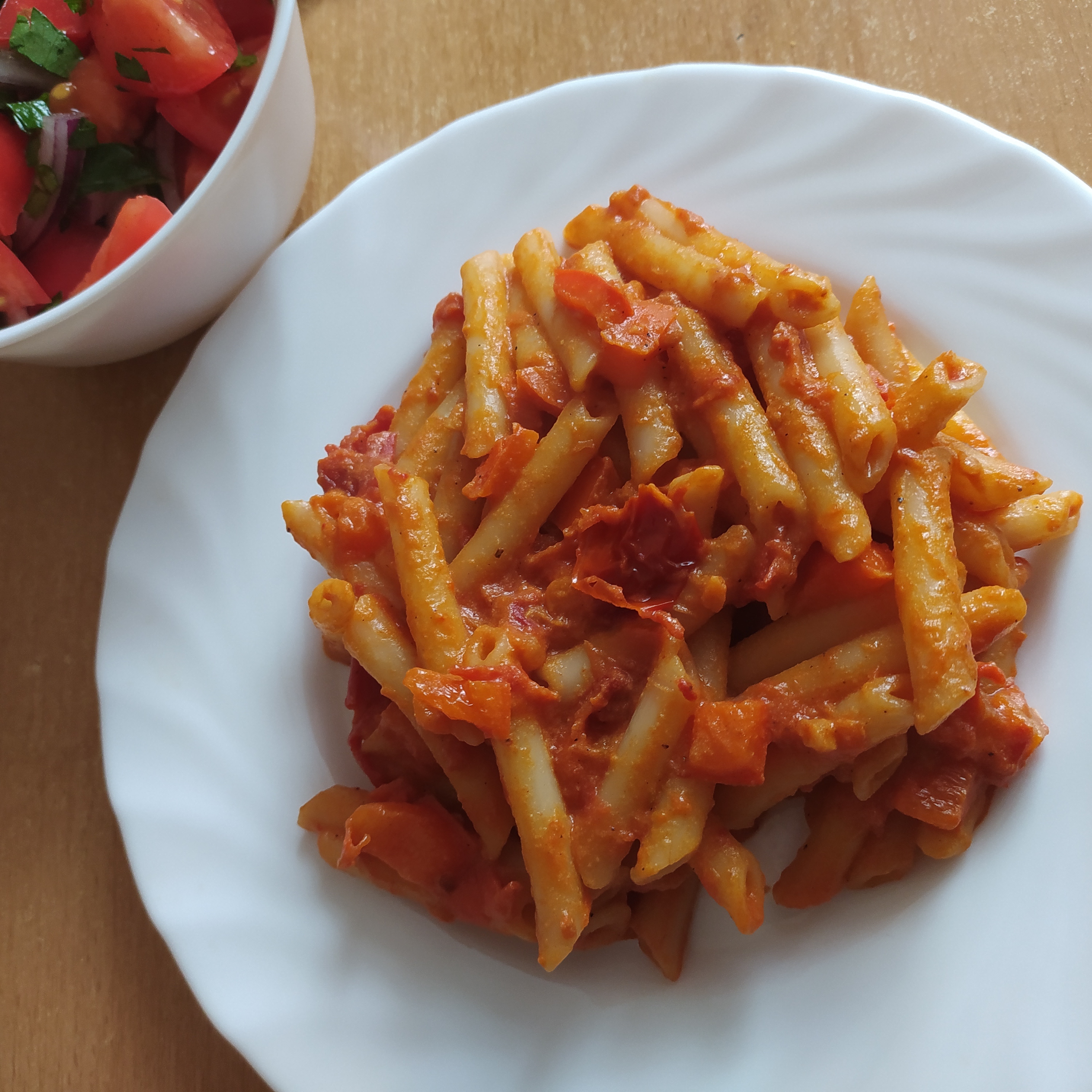 Паста в соусе с вялеными томатами
