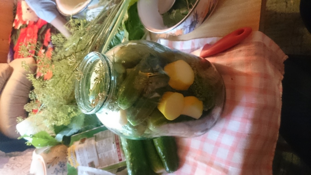 Соленые огурцы и кабачки