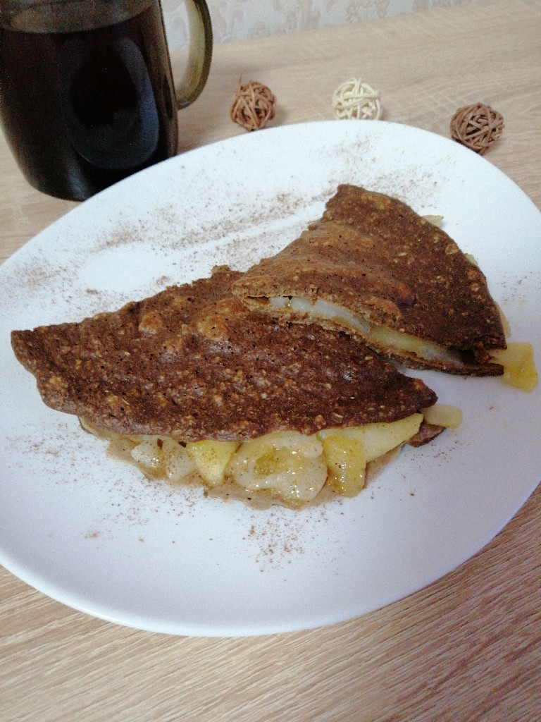 Овсяноблин с какао и карамелизированным яблоком