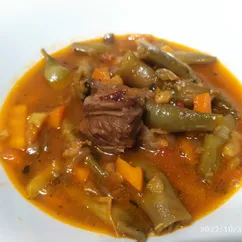 Говяжья грудинка тушёная с овощами