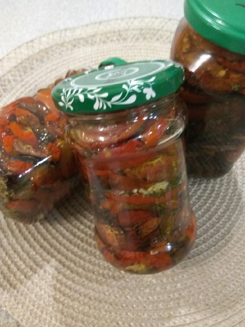 Вяленые томаты с прованскими травами