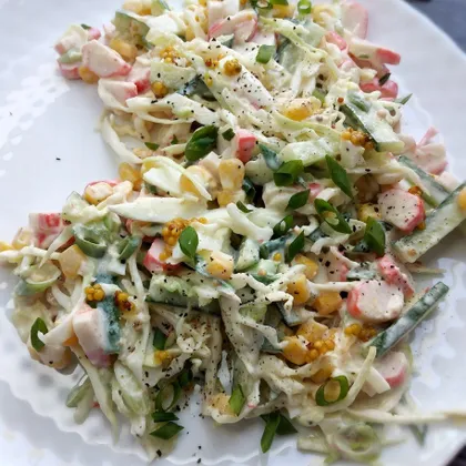 Крабовый салат со свежими огурцами