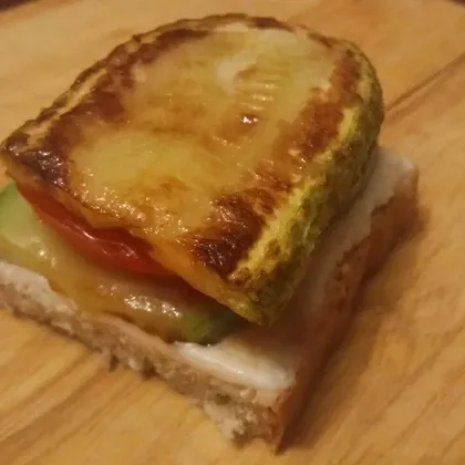 Сочный бутерброд с кабачком