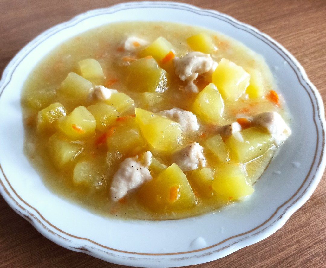 Курица тушёная с картошкой