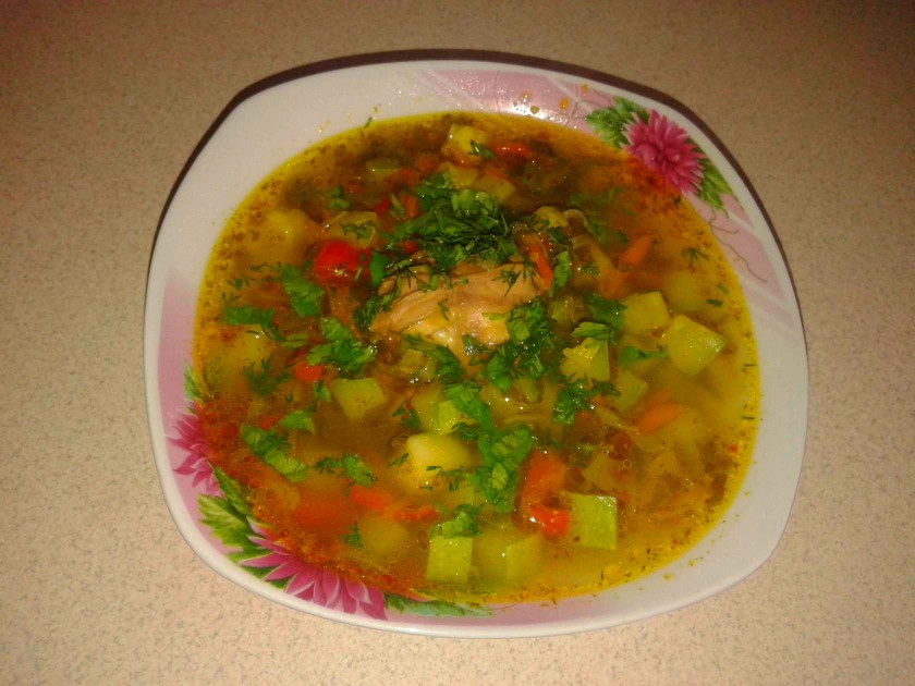 Куриный суп из кабачков с щавелем