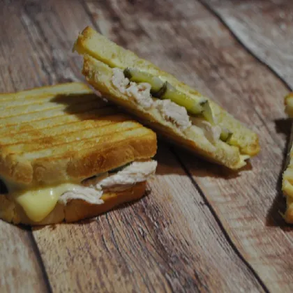 Сэндвич с курицей и огурцом в мультипекаре/Можно и на сковороде