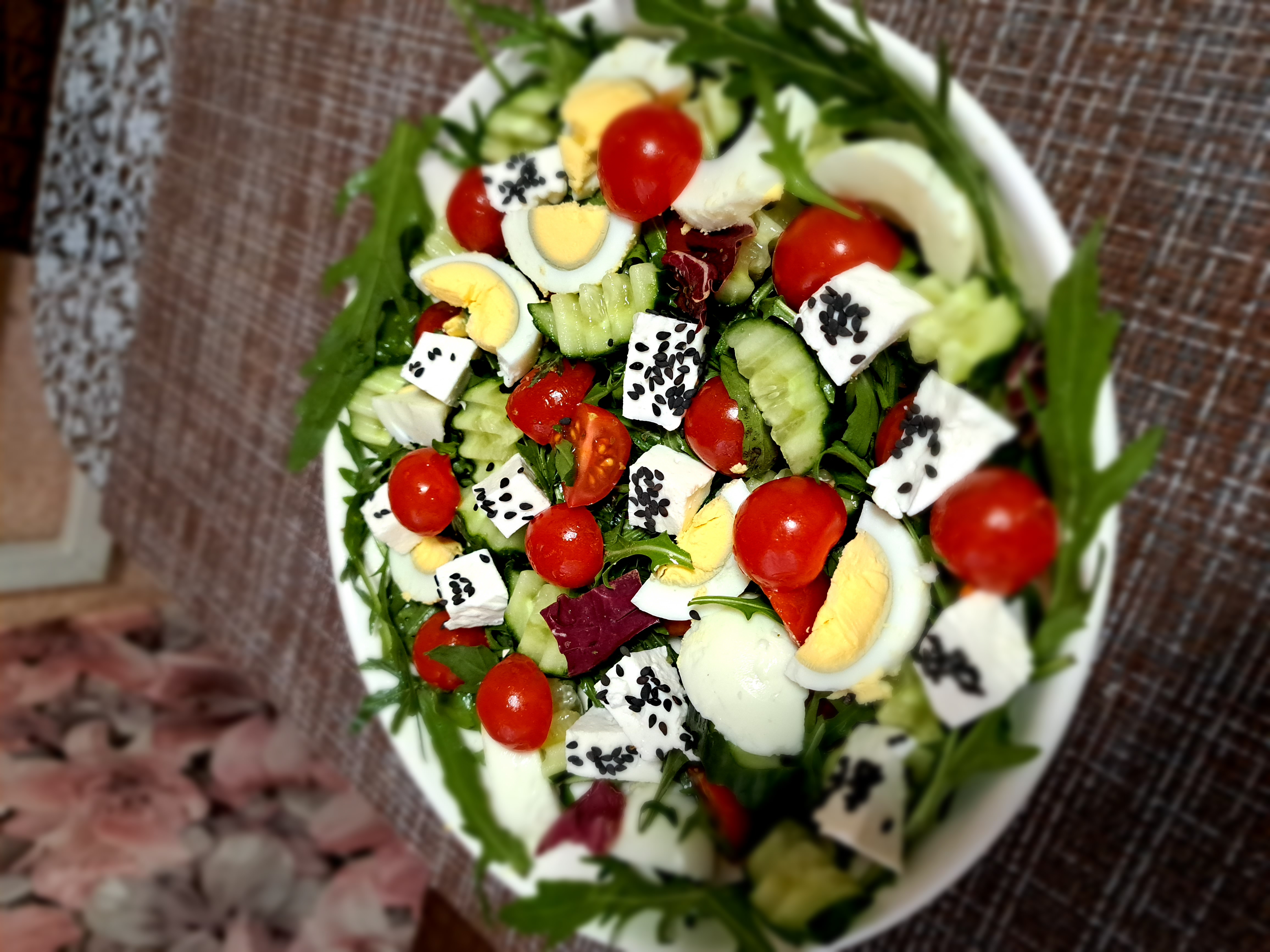 Салат с рукколой
