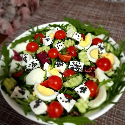 Салат с рукколой