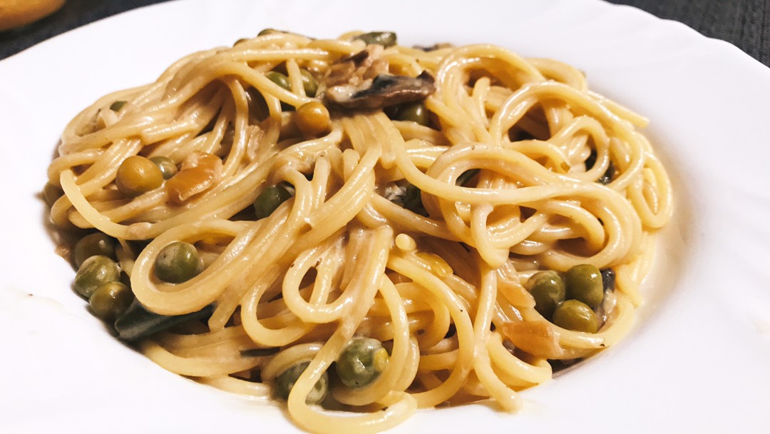 Спагетти со сливочно-грибным соусом (из шампиньонов) — рецепт с фото пошагово