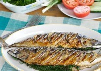 Скумбрия с майонезным маринадом на углях