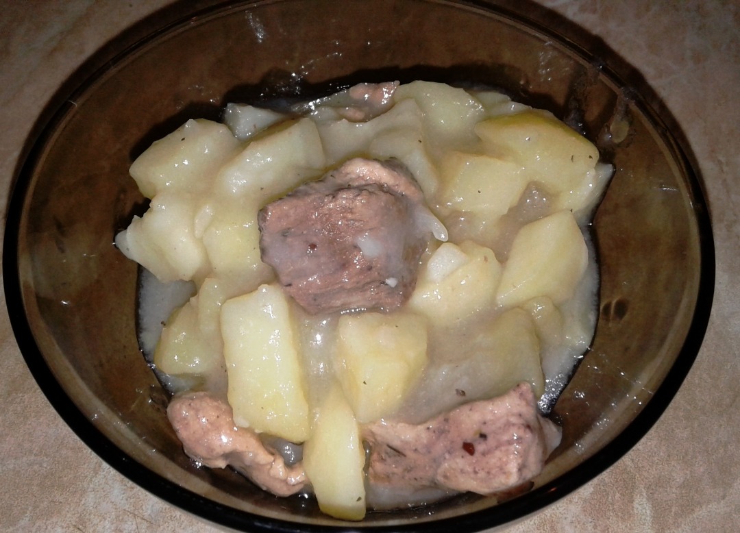 Мясо, тушеное с картошкой