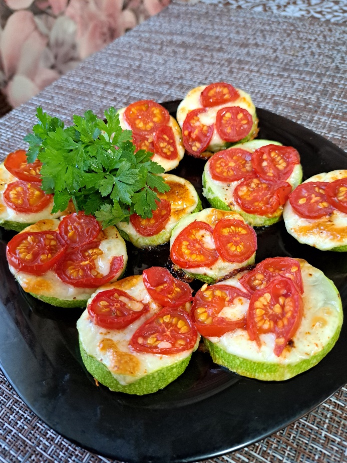 Запеченные кабачки с черри