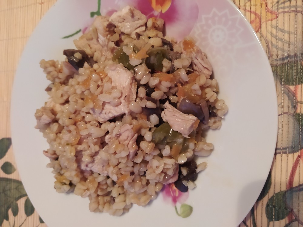 Булгур с индейкой, грибами и овощами