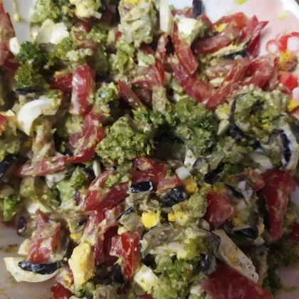 Салат с жареными баклажанами и брокколи