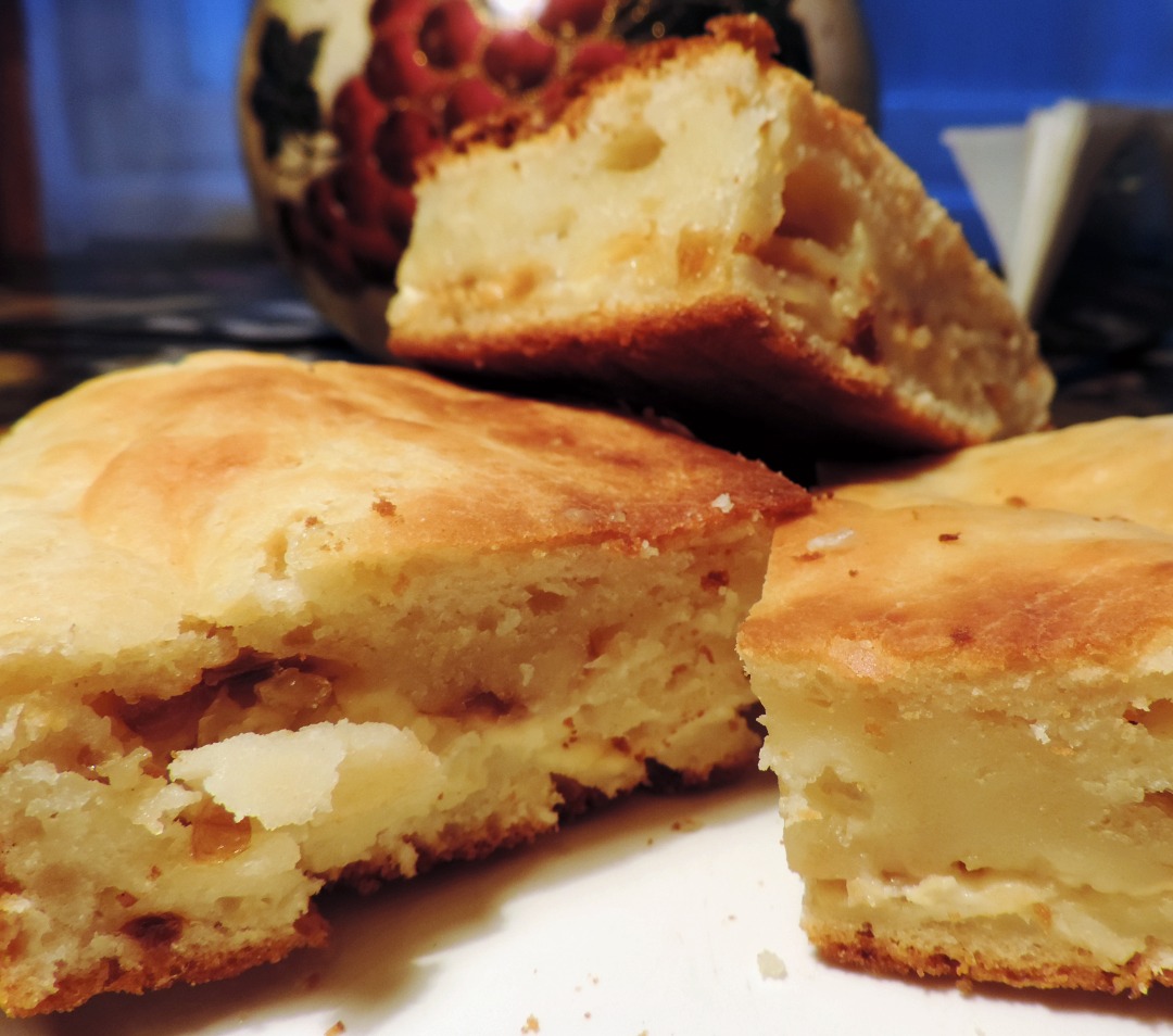 Пирог с сыром и луком