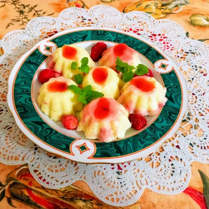 Ленивые вареники с клубникой на пару в мультиварке