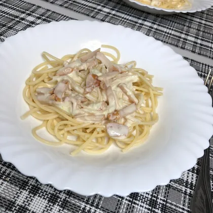Спагетти со сливочным соусом