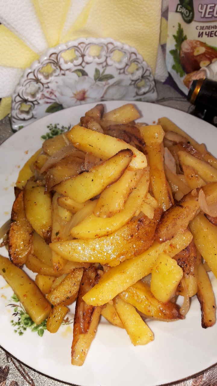 Жаренный картофель с луком