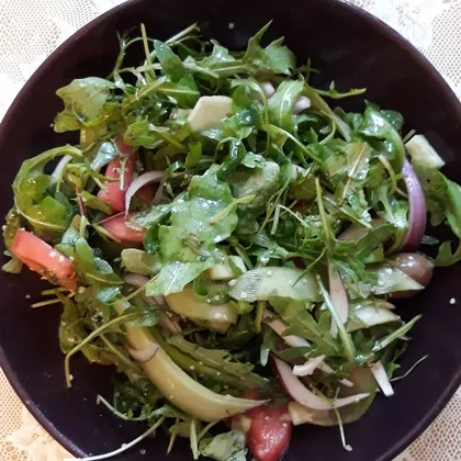 Салат со свежей зеленью