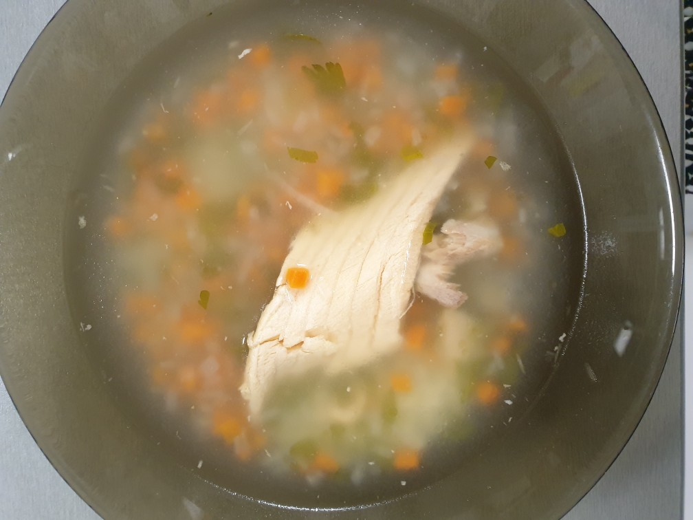 Рыбный бульон с морковкой и пшеном