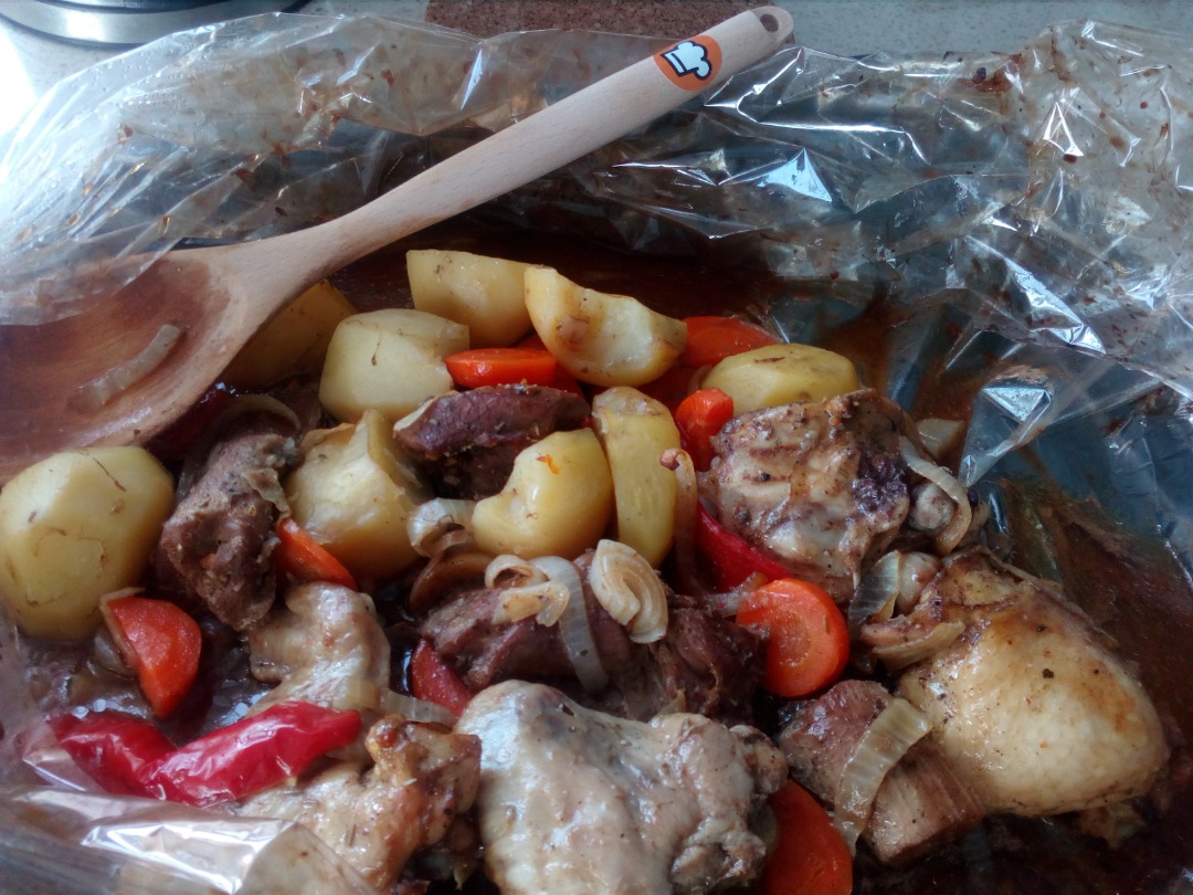 Мясо с овощами в пакете