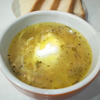 Суп с яичной лапшой на курином бульоне