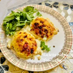 Рыбные котлеты, рубленые, с луком-пореем, запеченные