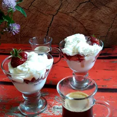 Десерт с клубникой 🍓🍨🍧