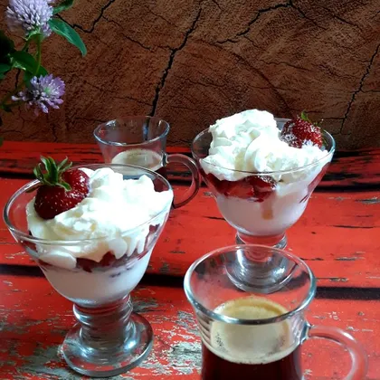 Десерт с клубникой 🍓🍨🍧