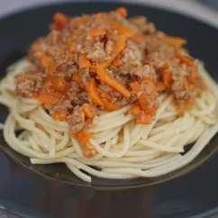 Спагетти с фаршем и томатной пастой🍝