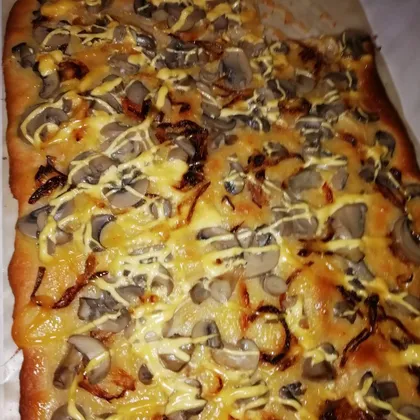 Пицца на майонезе с грибами