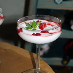 Запеченная клубника с йогуртовым кремом