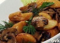 Картофель молодой с грибами