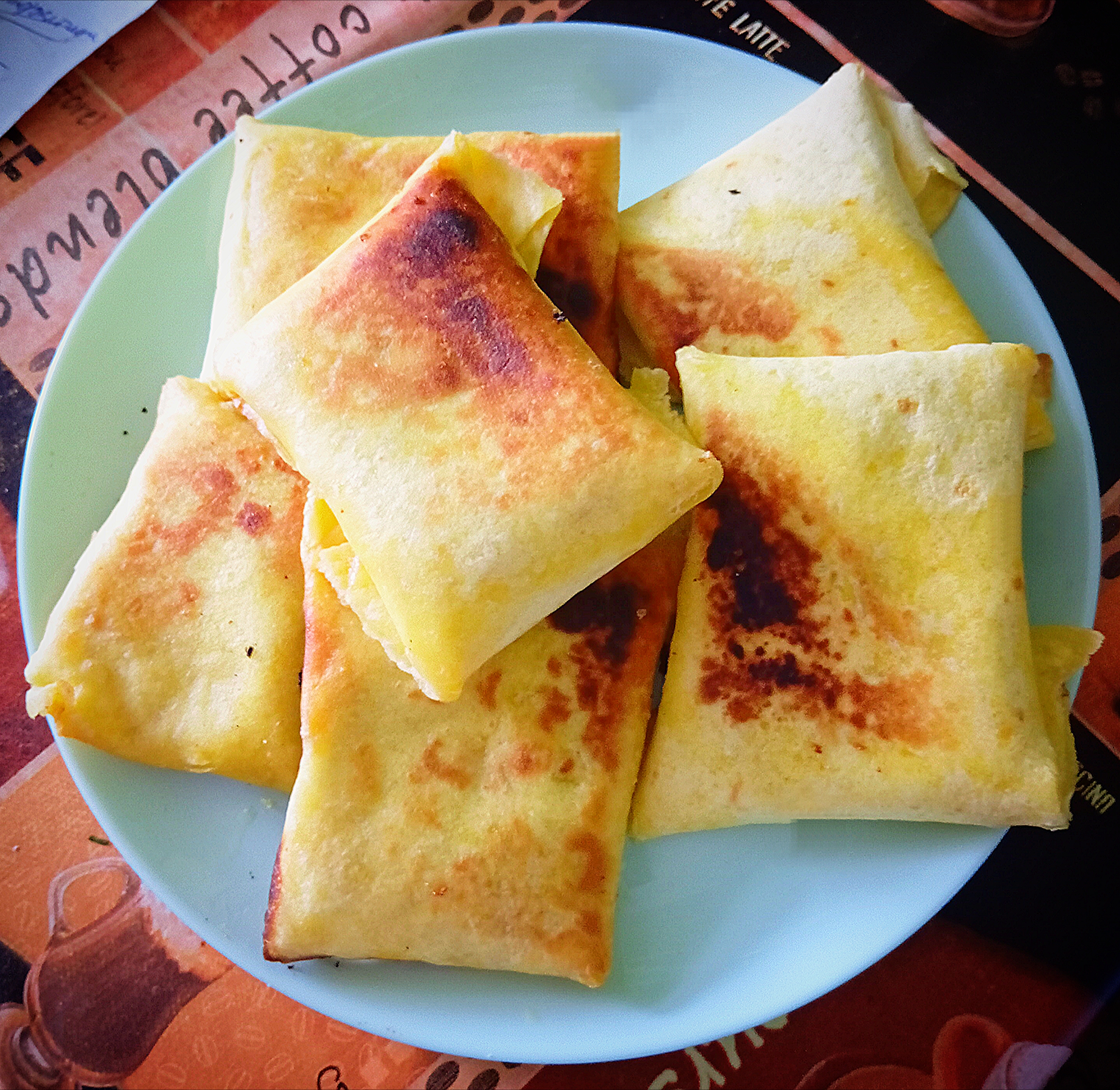 Конвертики из сырных лепешек