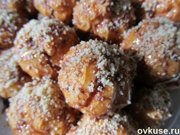 Профитроли с кремом и грецкими орехами