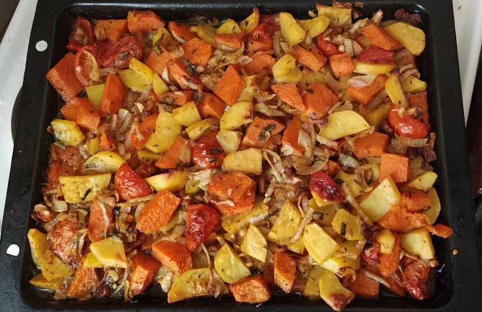 Блюдо из тыквы с овощами, запечённое в духовке