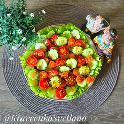 Салат с огурцом и помидорами черри